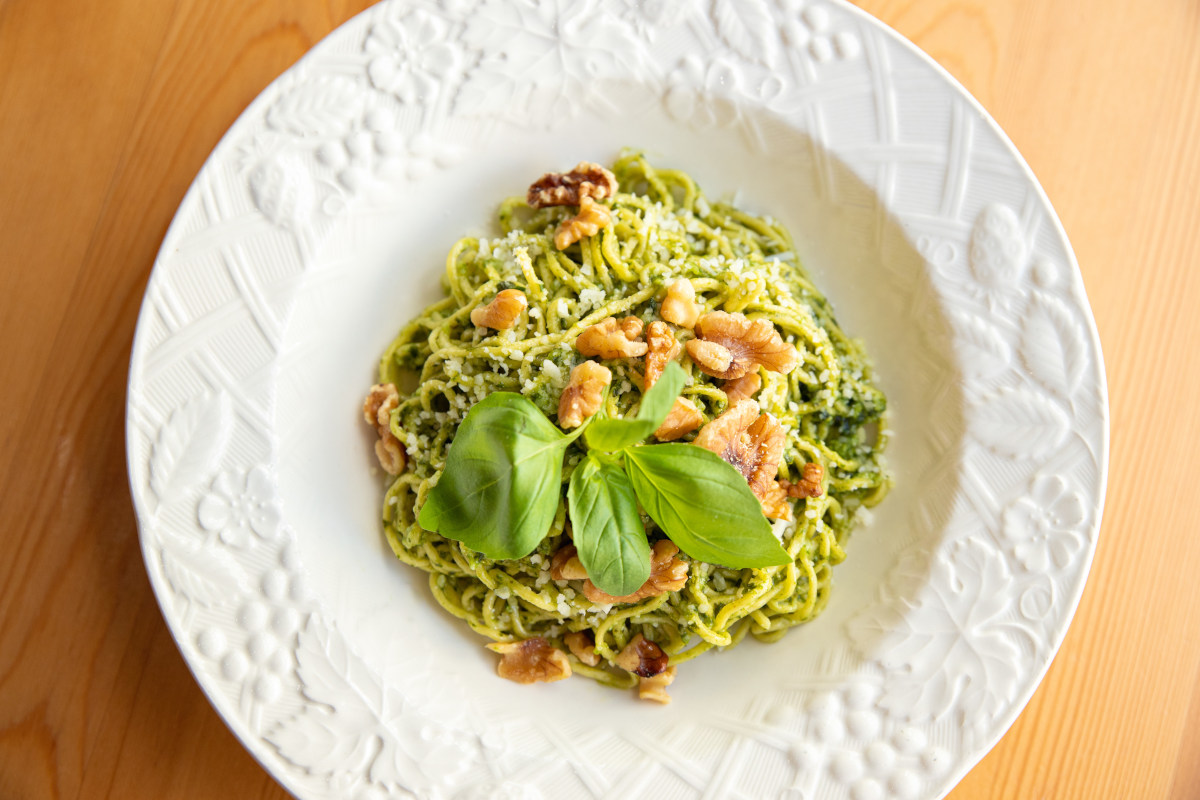 pesto pasta with basil